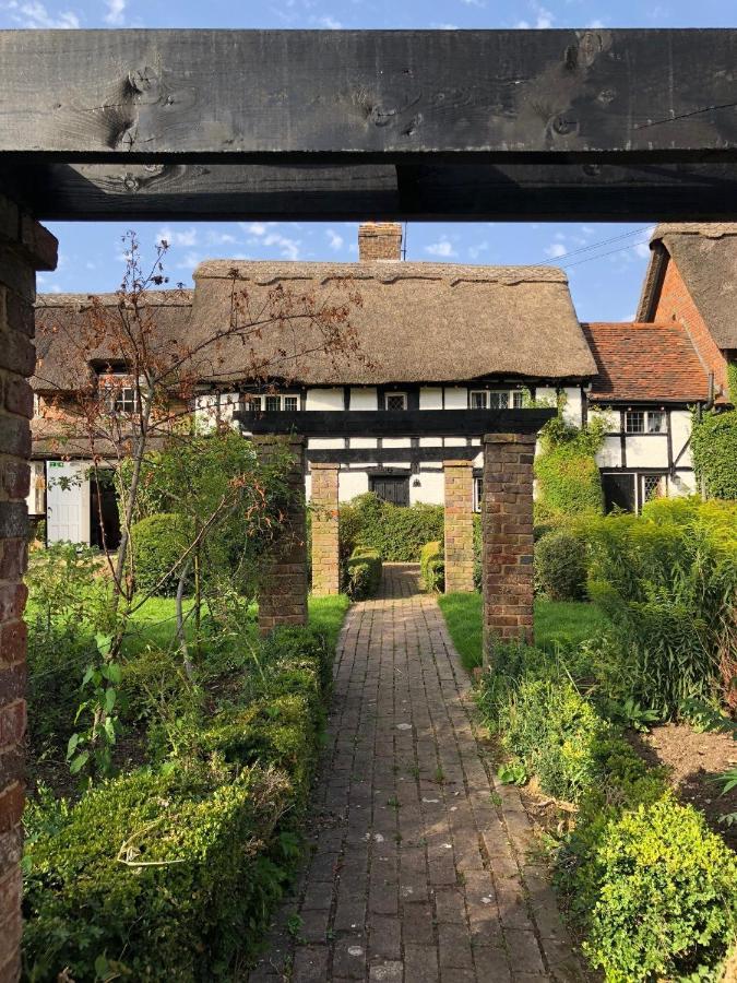 Old Hunters Lodge Whipsnade Limited エクステリア 写真